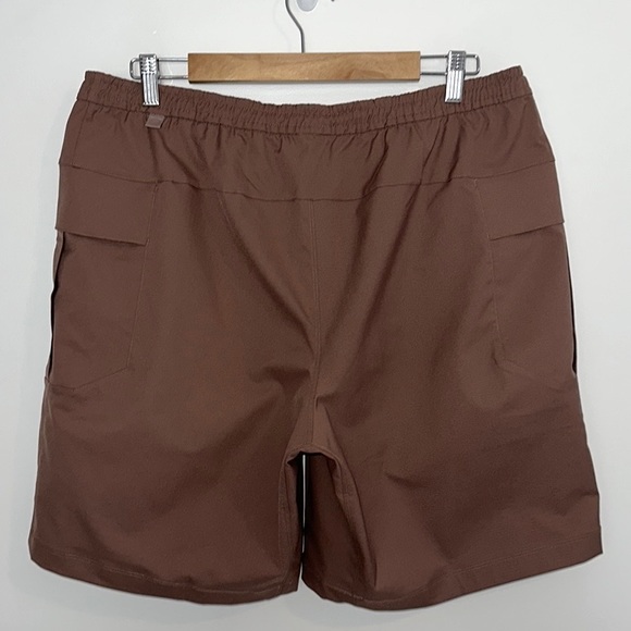 Lululemon Utilitarian Cargo Short 9" in Artifact - Picture 6 of 10